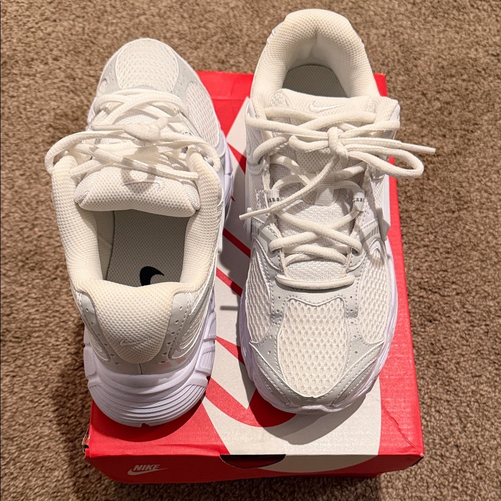 Nike V5 RNR Athletic Shoes